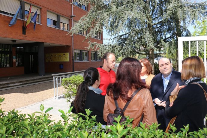 PP Oviedo. Caunedo Exige Que Se Agilice La Firma Del Convenio Para La Cubierta D