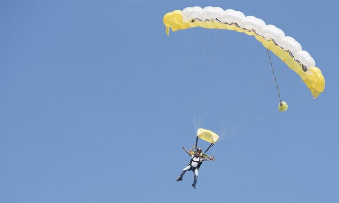Salto en paracaídas