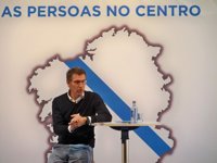 Feijóo ve a Rajoy el candidato "con más apoyo interno"
