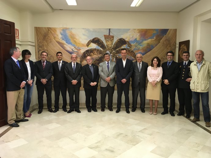 Los firmantes del acuerdo por el Misteri d'Elx