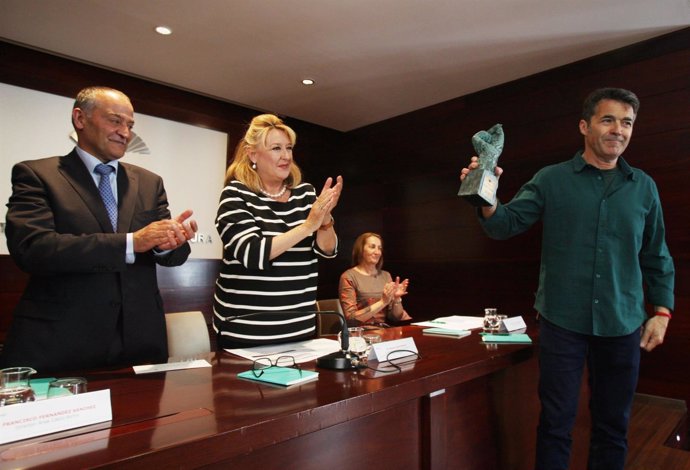 Entrega del premio poesía de la Fundación Unicaja a José Saborit