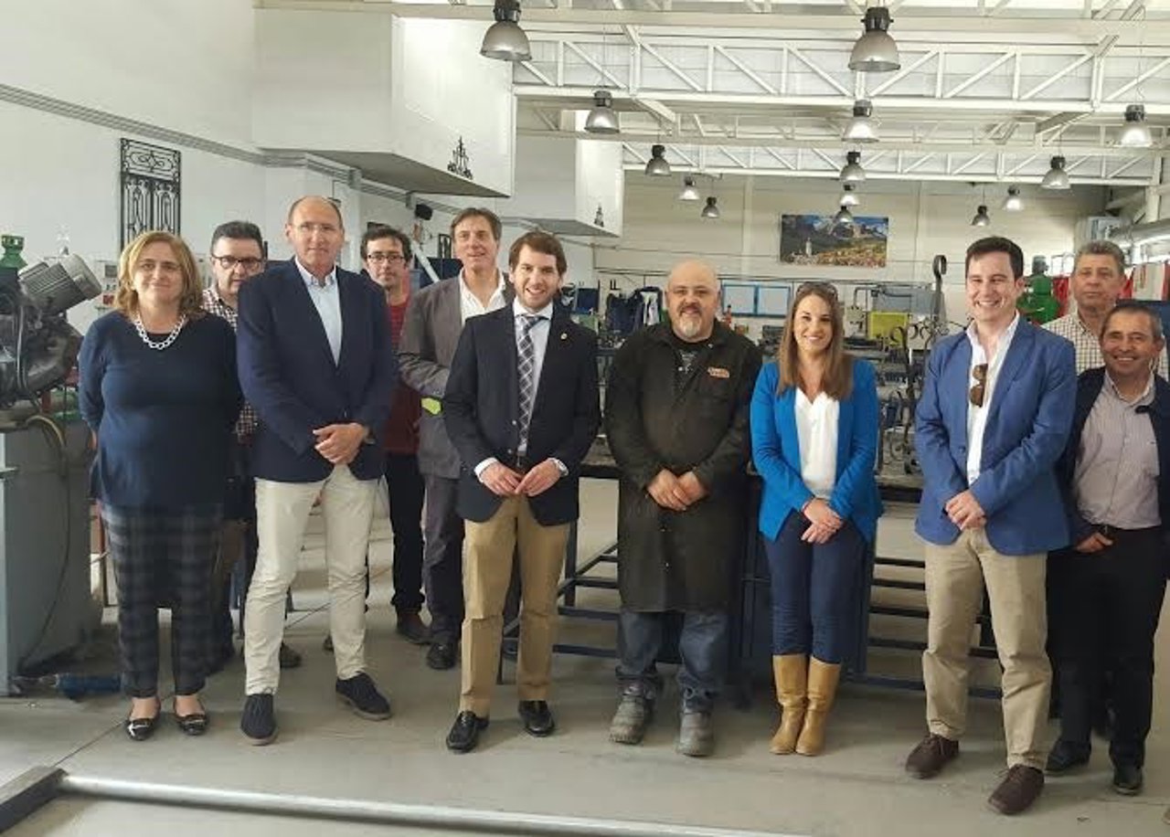 Ruiz (dcha.) durante su visita a Cabra