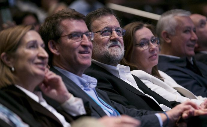 Mariano Rajoy, junto a su mujer y Núñez Feijóo en un acto del PP en Pontevedra