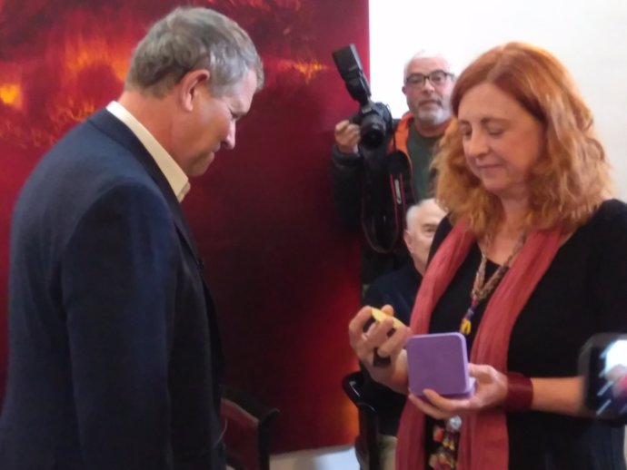 La hija del pintor ha recogido el galardón de manos del presidente del Círculo