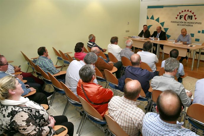 El consejero con los alcaldes