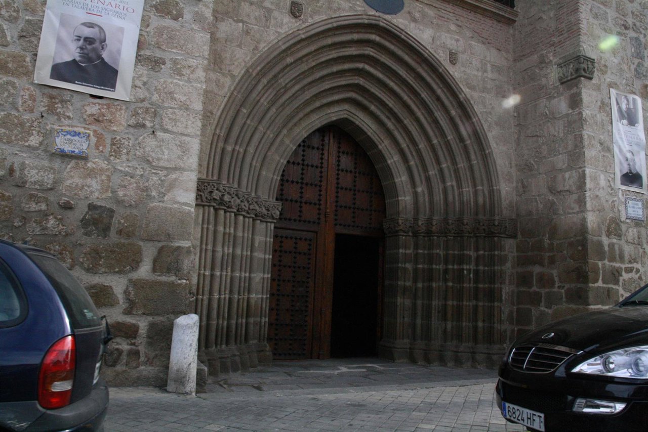 Puerta, Iglesia, Coches, Edificio