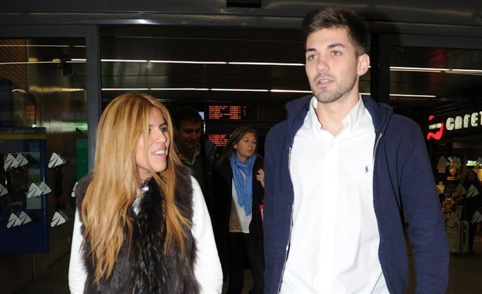 Isabel Pantoja Martin , Chabelita, y su novio llegando a la estacion del AVE557/