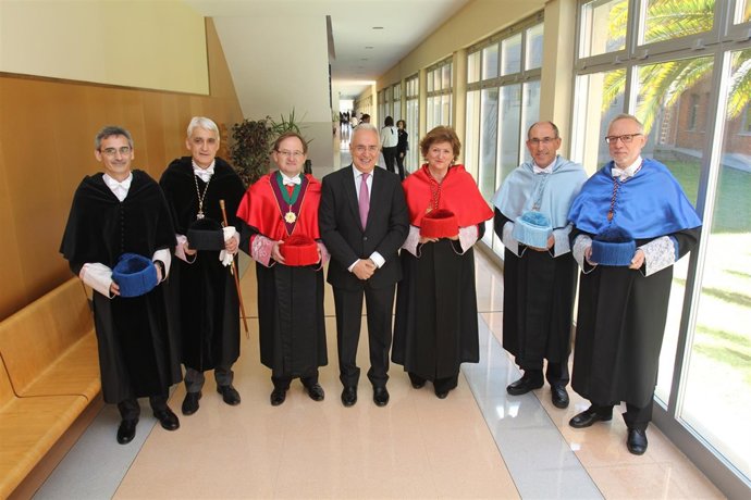 Foto de todos los rectores de la UR