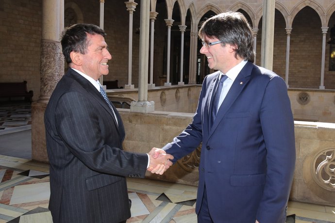 El embajador de Eslovenia A.Goznar, y el pte.C.Puigdemont