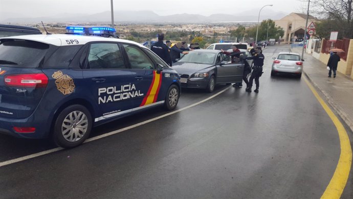 Agentes de la Policía Nacional evitan en Alicante el rapto de una menor 