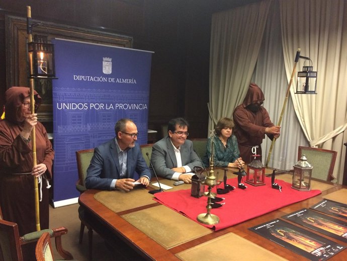 Almócita celebra la 'Noche de los Candiles' el sábado 7 de mayo.