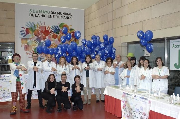 Profesionales sanitarios celebran el Día Mundial de la Higiene de Manos