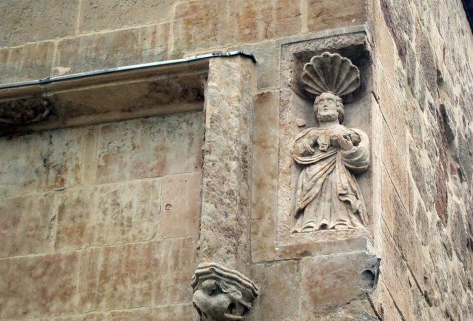 Escultura de San Pedro en la antigua iglesias de San Polo