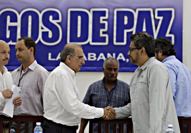 Los negociadores del Gobierno, Humberto de la Calle, y las FARC, 'Iván Márquez'