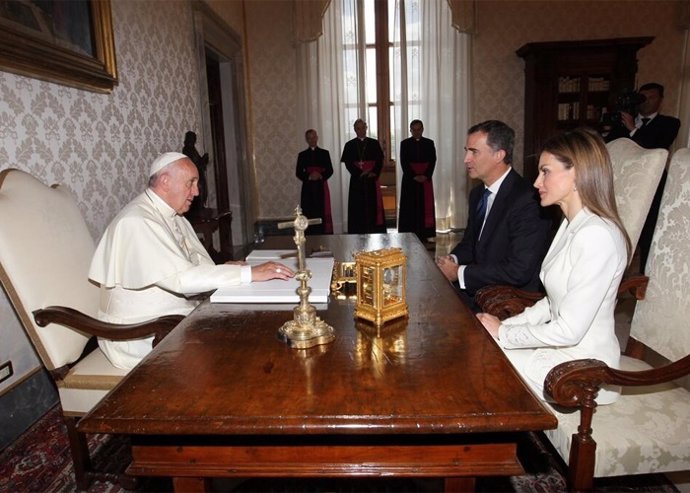 Los Reyes y el Papa Franciso 