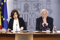 Margallo, aún con "hematomas", dice que será Moragas quien decida si Rajoy aparece en "carne mortal" en los debates