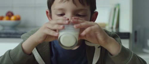 Fotograma del vídeo de la campaña 'Ningún Niño Sin Bigote' 2016