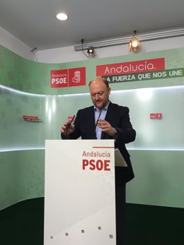 El coordinador de la Interparlamentaria del PSOE-A, Antonio Pradas