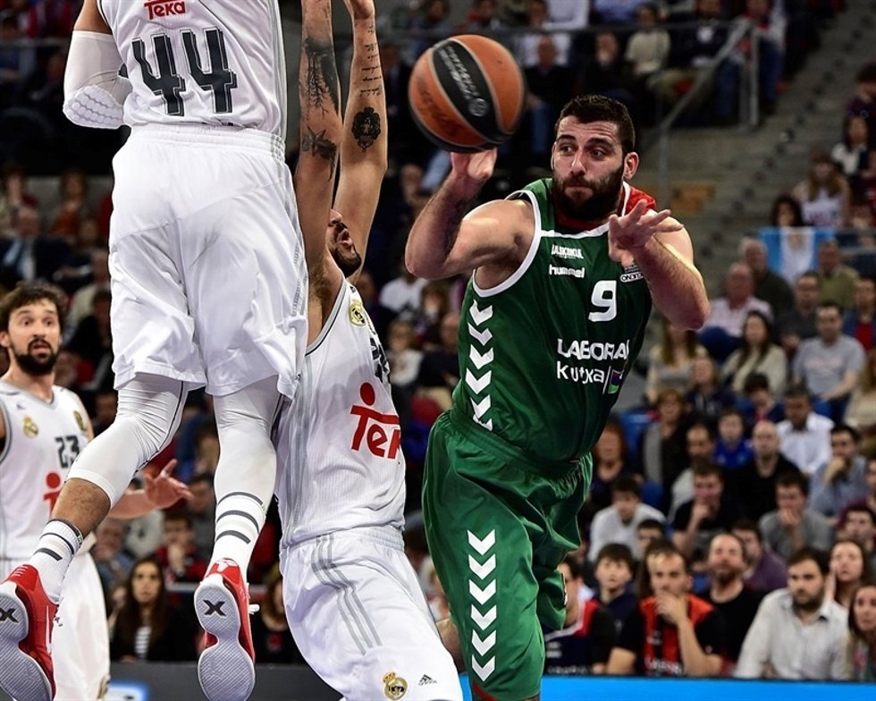 Bourousis en el  Laboral Kutxa Baskonia-Real Madrid
