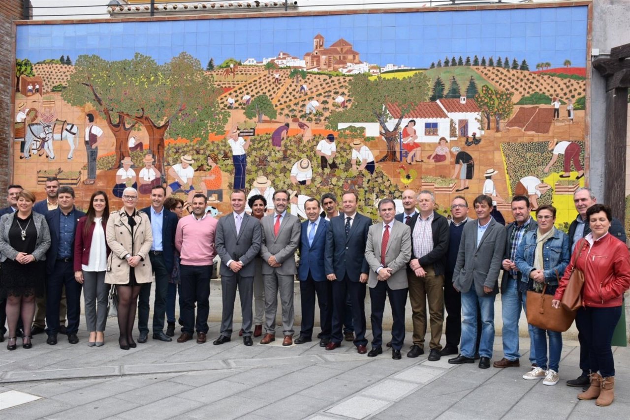 El consejero Felipe López con alcaldes de Costa del Sol y Serranía de Ronda