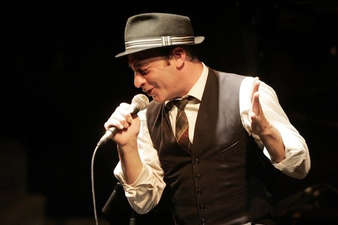 Actor y showman Toni Zenet