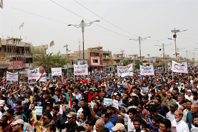 Manifestación de seguidores del clérigo Al Sadr en Bagdad