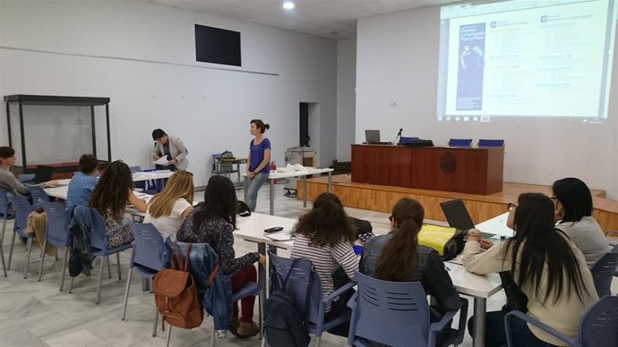 Berja acoge un curso básico de fotografía y edición de imágenes.