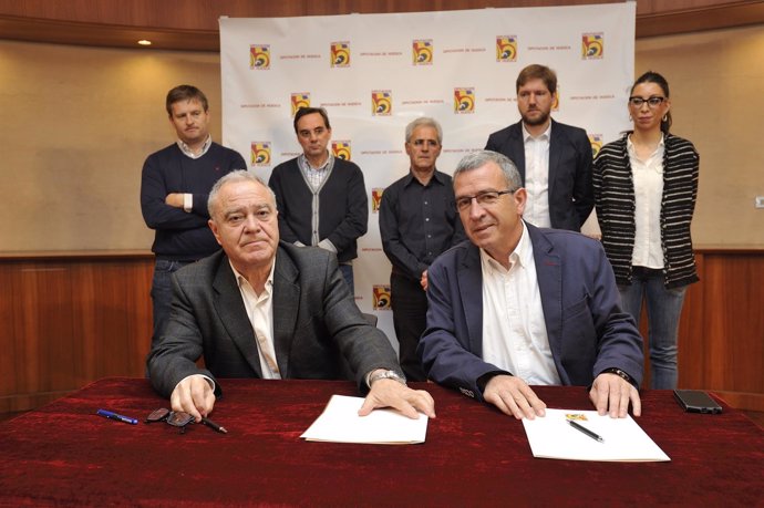 Miguel Gracia y Francés Boya han firmado el acuerdo este viernes en la DPH