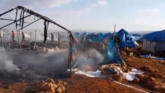 Campamento de desplazados bombardeado en el norte de Siria