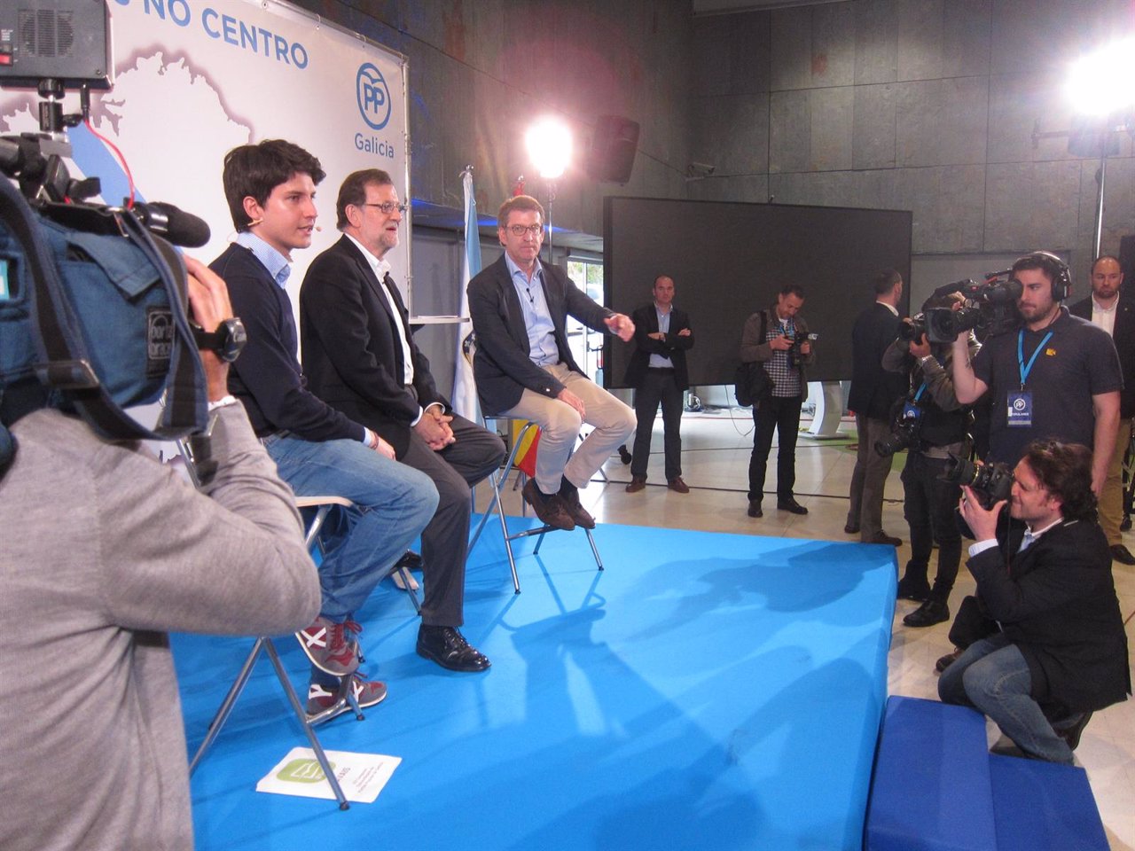 El presidente del PP, Mariano Rajoy, en Ourense con Alberto Núñez Feijóo