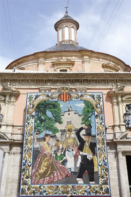 El tapiz en honor a la Virgen de los Desamparados