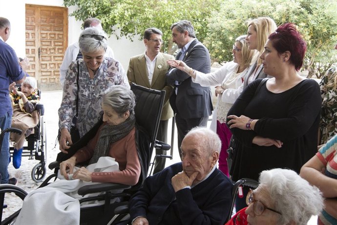 La Residencia Asistida celebra su Cruz de Mayo.