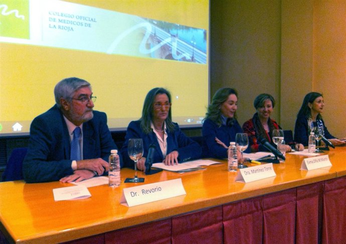 María Martín Reconoce La Labor De Los Pediatras Que "En Muchos Casos Excede El Á