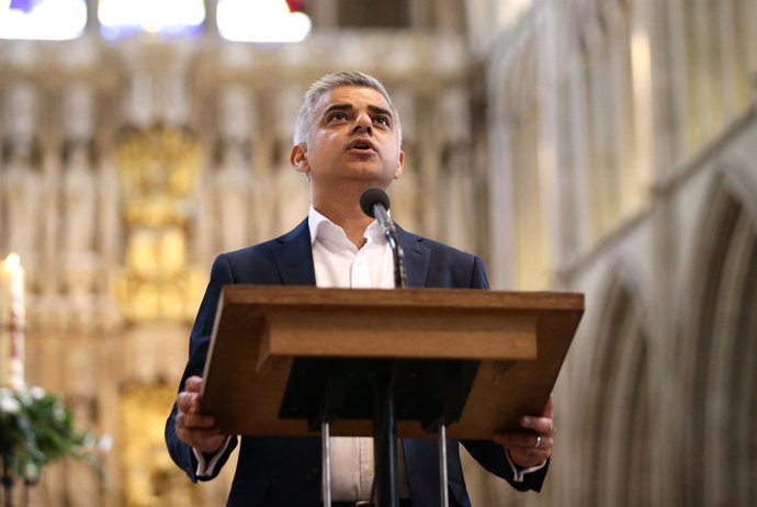 Sadiq Khan toma juramento como alcalde de Londres