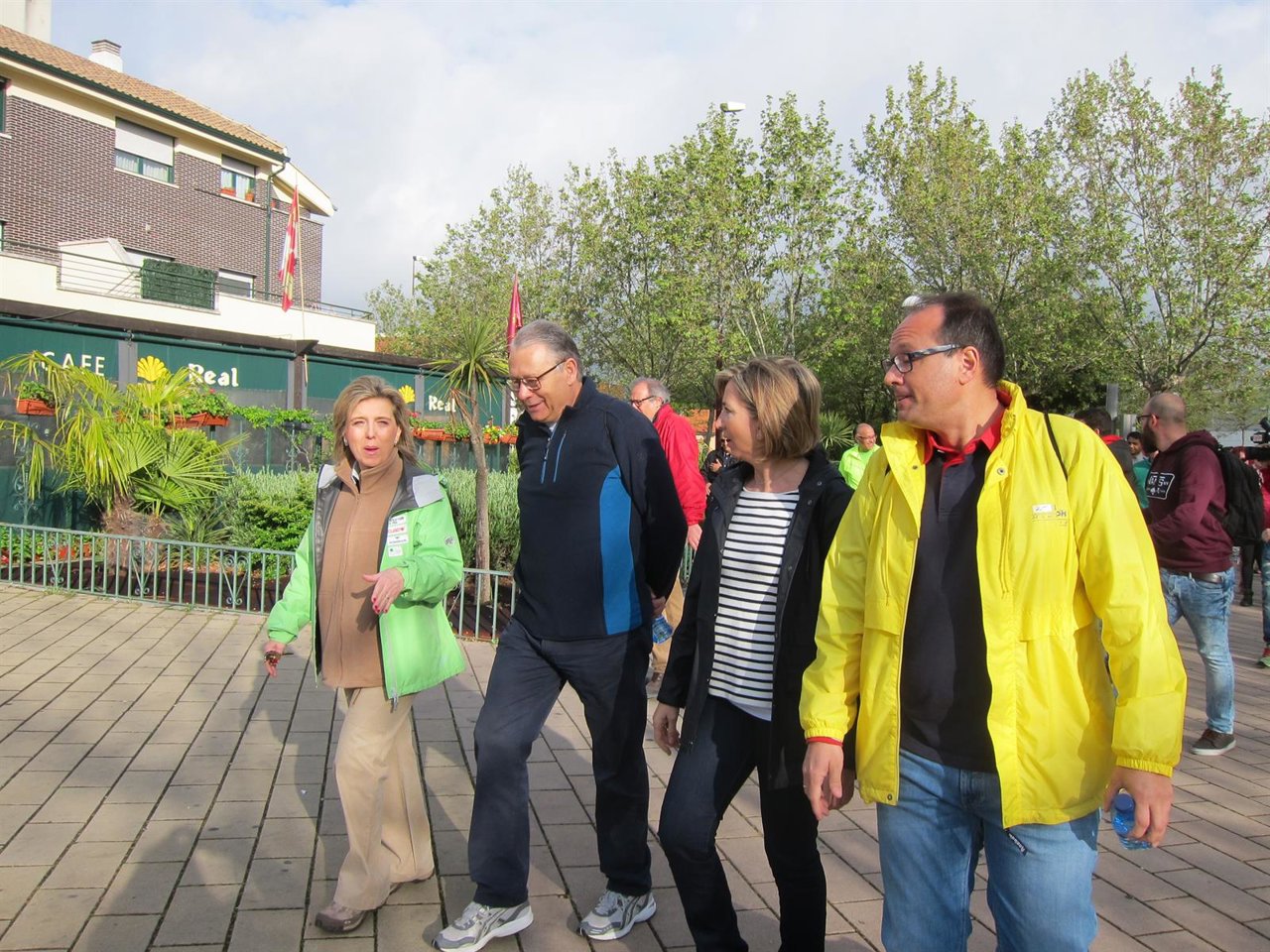 García (segunda por la derecha) junto al presidente de la Fundación Personas