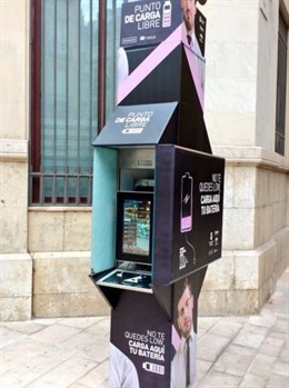 Cabinas iUrban recargar móviles calle Molina Lario recargar móviles