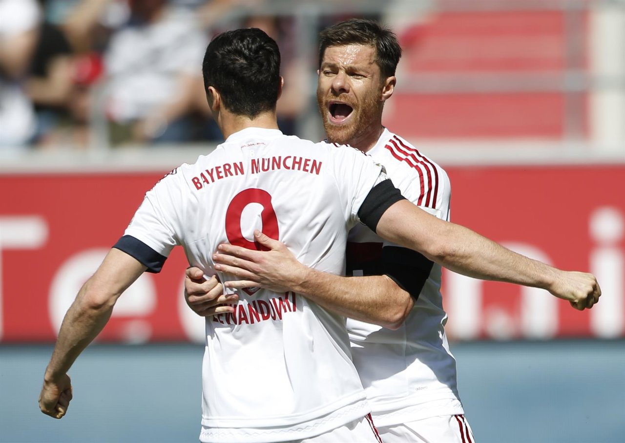 Bayern Munich Xabi Alonso Robert Lewandowski