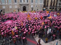 Miles de personas se manifiestan a favor de la "desobediencia" por la independencia