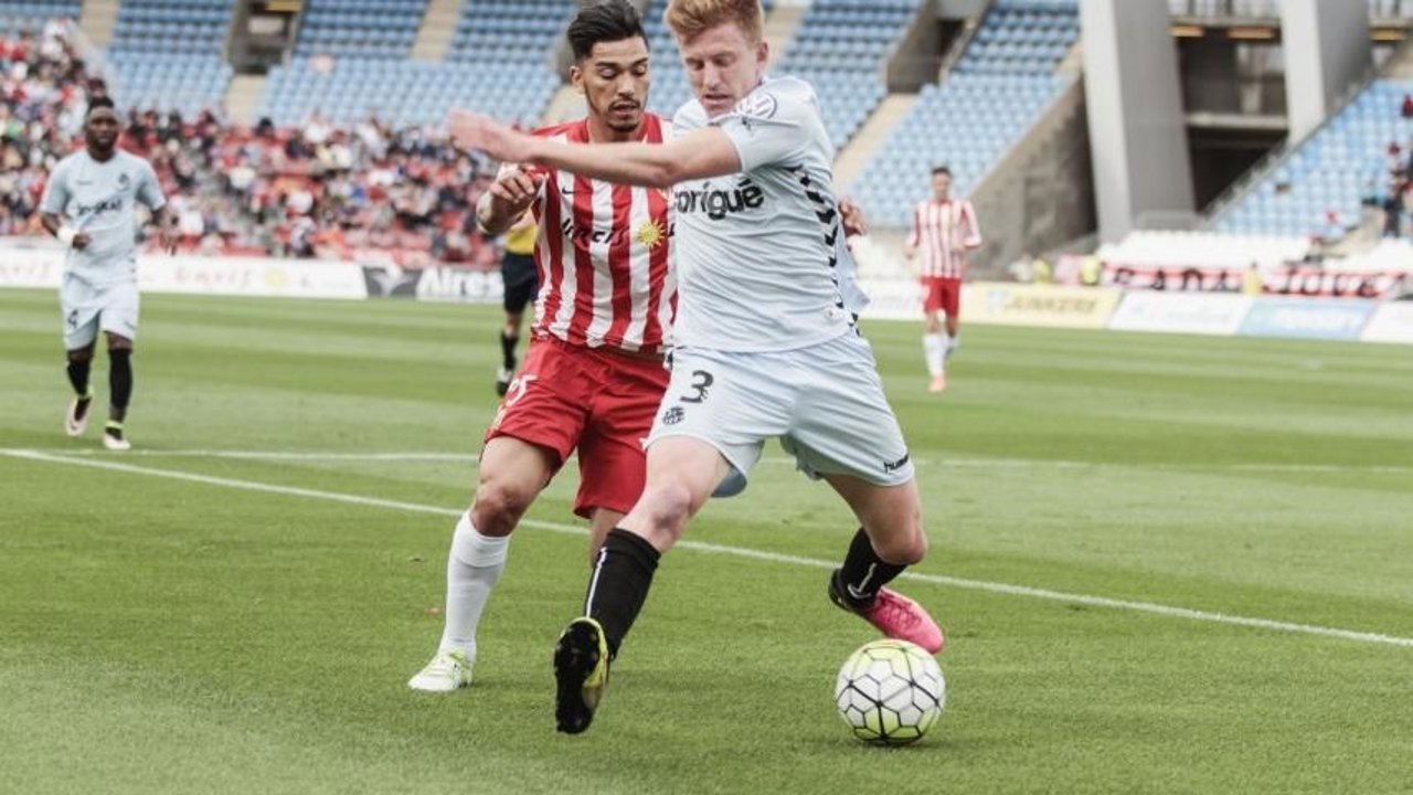 El Nàstic vence al Almería 