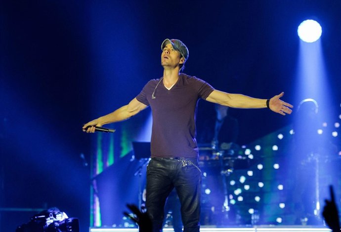 Barcelona, Spain. 13th November 2014 -- The singer Enrique Iglesias performs dur