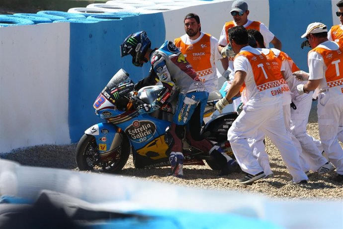 Caida de Álex Márquez en el Gran premio de España de Moto2
