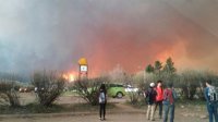 El incendio de Canadá se aleja de las zonas más pobladas pero de momento sigue sin control