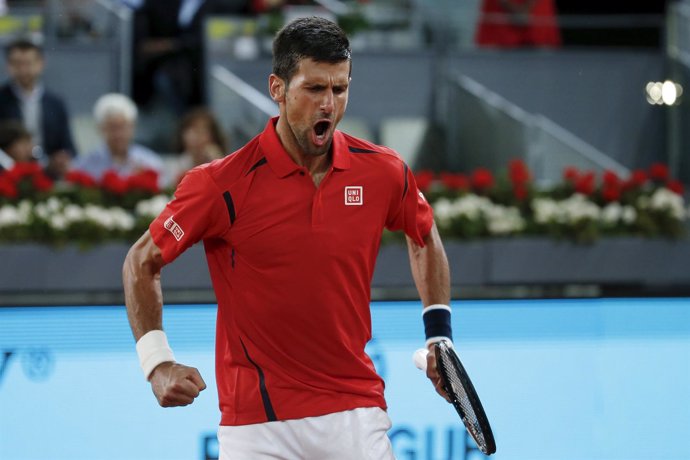 Djokovic vuelve a la senda de la victoria en Madrid