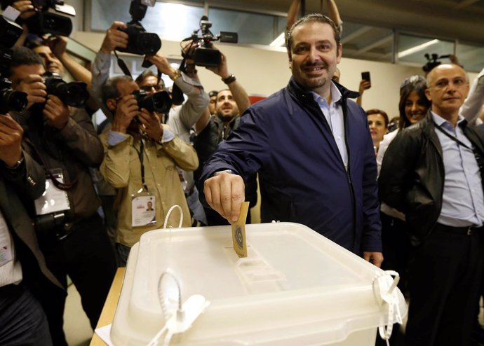 El exprimer ministro de Líbano Saad Hariri vota en las municipales