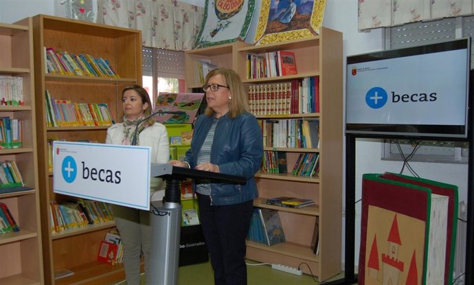 La consejera presenta presupuesto ayudas material escolar y comedor