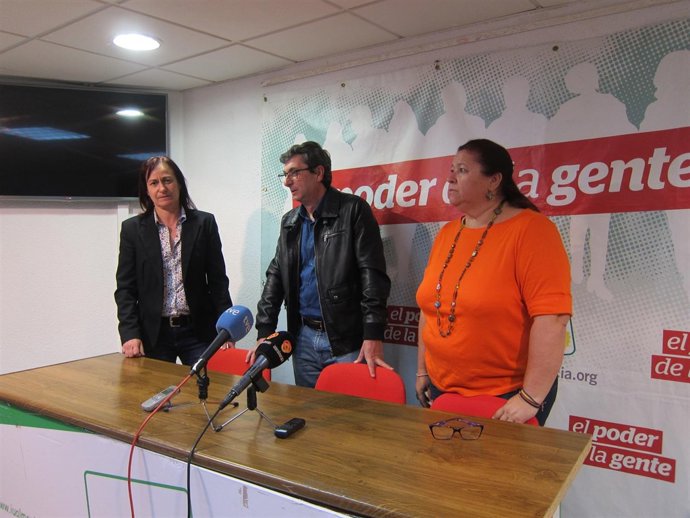 En el centro, el secretario general del PCE, José Luis Centella