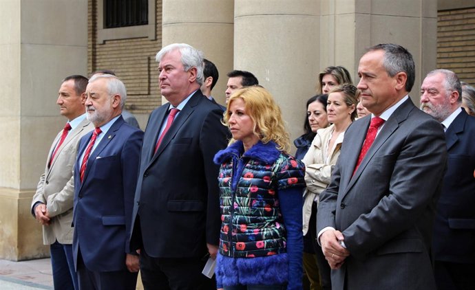 Minuto de silencio ante la Delegación del Gobierno
