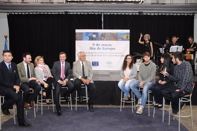 Ramírez de Arellano asiste en Cádiz a la celebración del Día de Europa