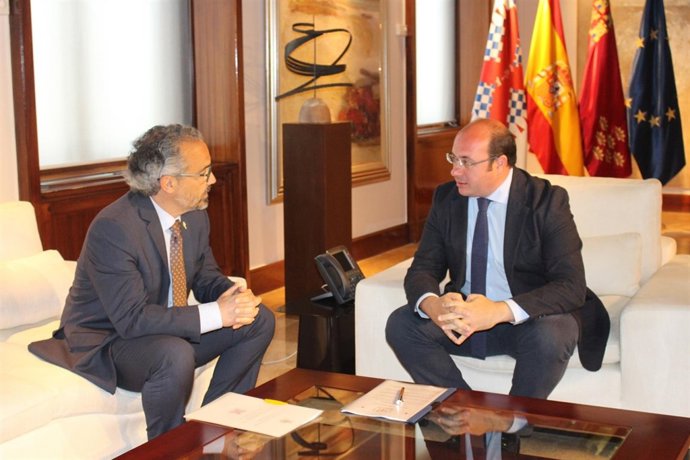 Ón Entre El Presidente De La Comunidad Y El A Lcalde De Caravaca De La Cruz Para