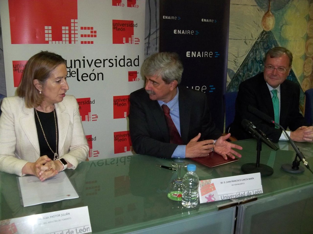 Pastor (I) y el rector, a la derecha el alcalde (D)